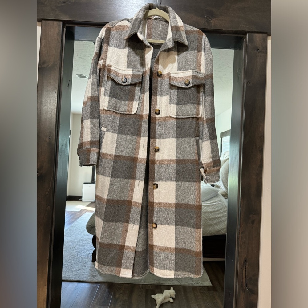 3/4 length shacket coat beautiful color combo, never been worn.